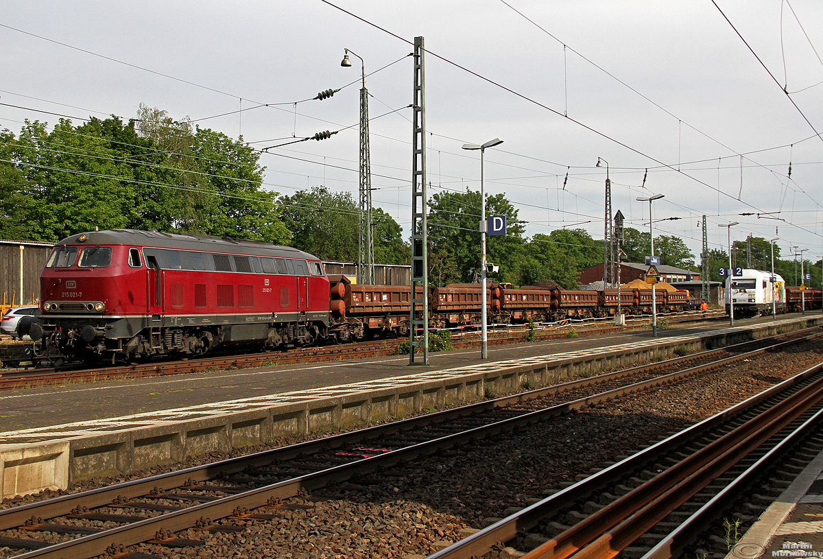 215 021 bei Gleisarbeiten in Bonn Beuel am 16.05.2020