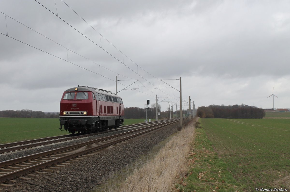 215 023-3 der EfW war am 10.03.2017 bei Lengede in Richtung Hildesheim unterwegs
