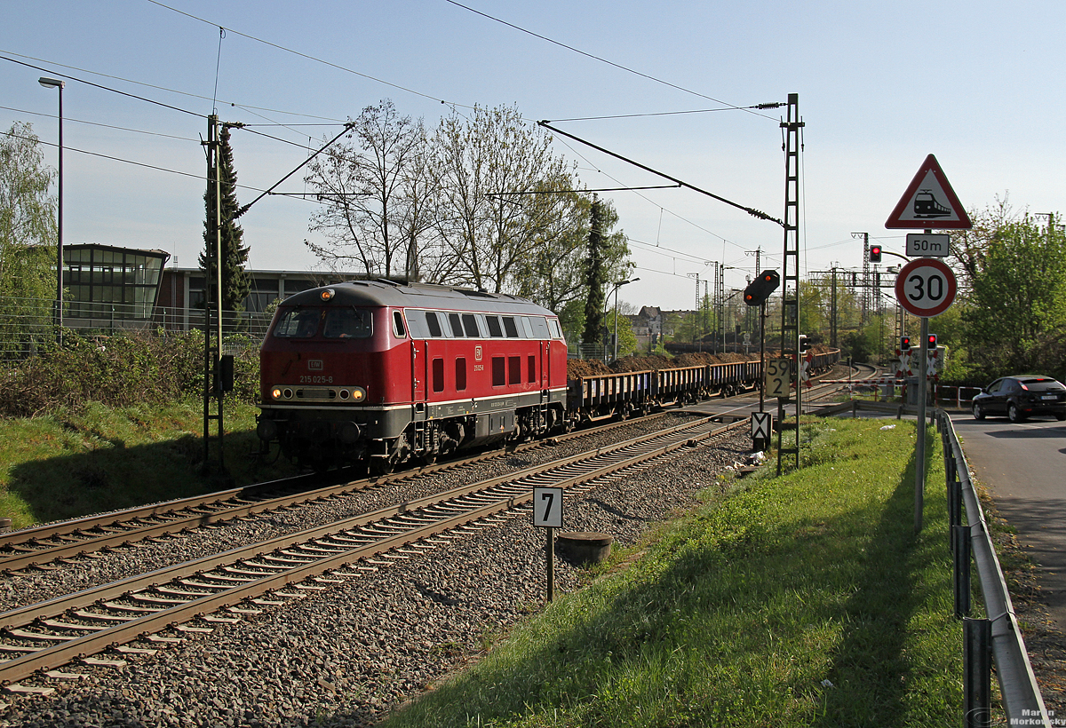 215 025 bei Köln Mülheim am 13.04.2020