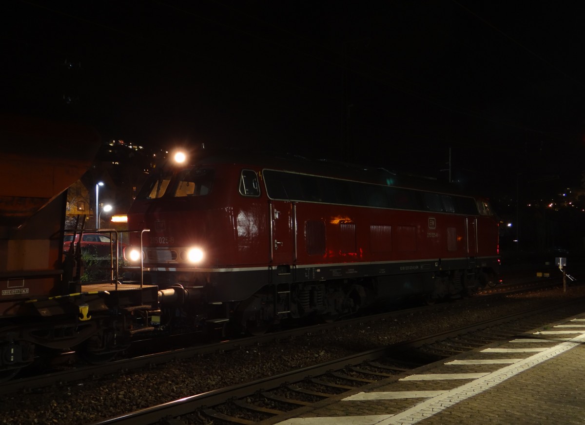 215 025 der Efw stand am 03.12.15 in Gemünden/Main.