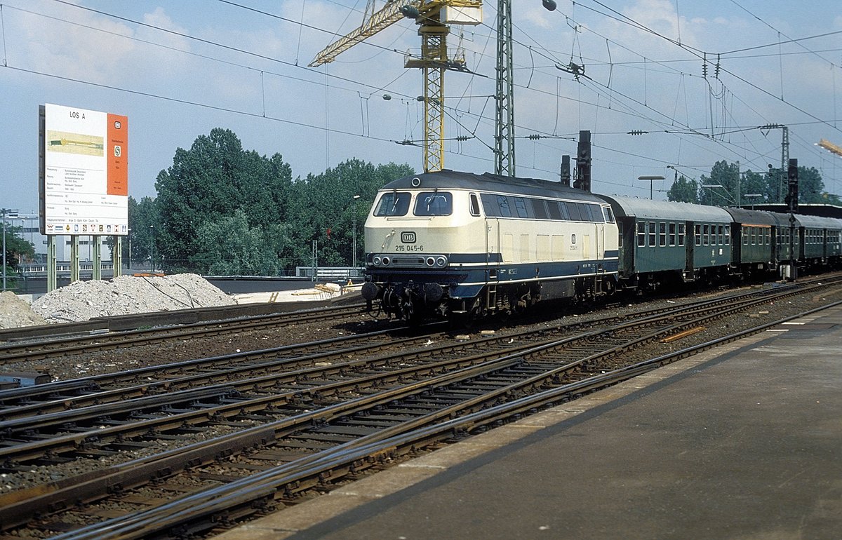 215 045  Köln - Deutz  30.06.82