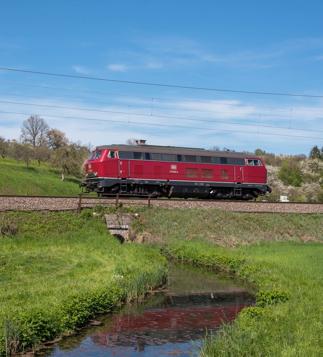 215 086 LZ bei Ebersbach am 21.4.2016.