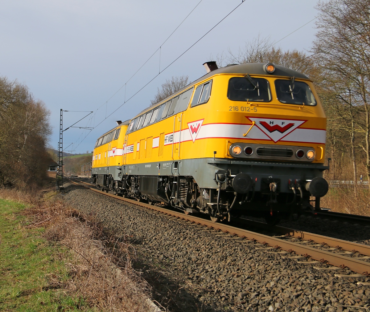 216 012-5 + 216 122-2 der Wiebe kamen am 28.03.2016 als Lokzug gen Norden durch Wehretal-Reichensachsen. 