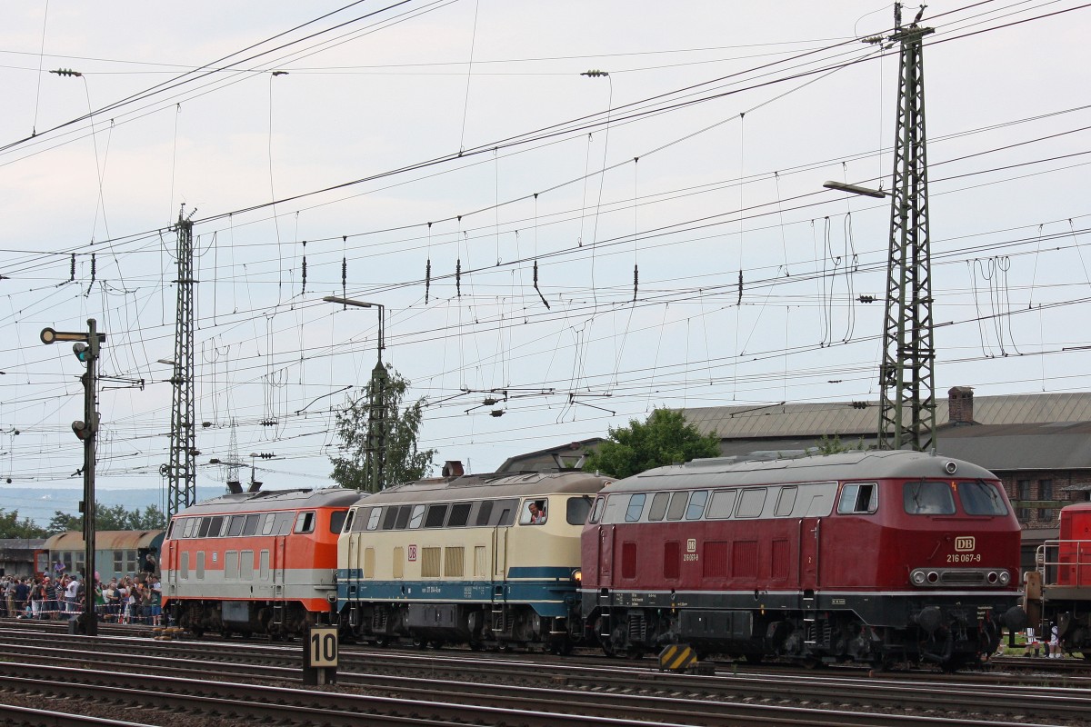 216 067 am 8.6.13 bei der Lokparade in Koblenz-Ltzel.