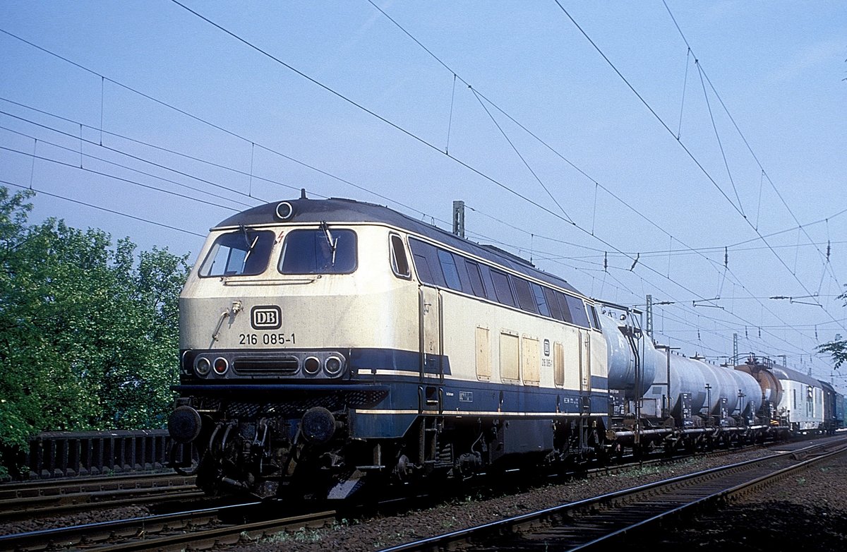 216 085  Duisburg - Kaiserberg  12.05.93