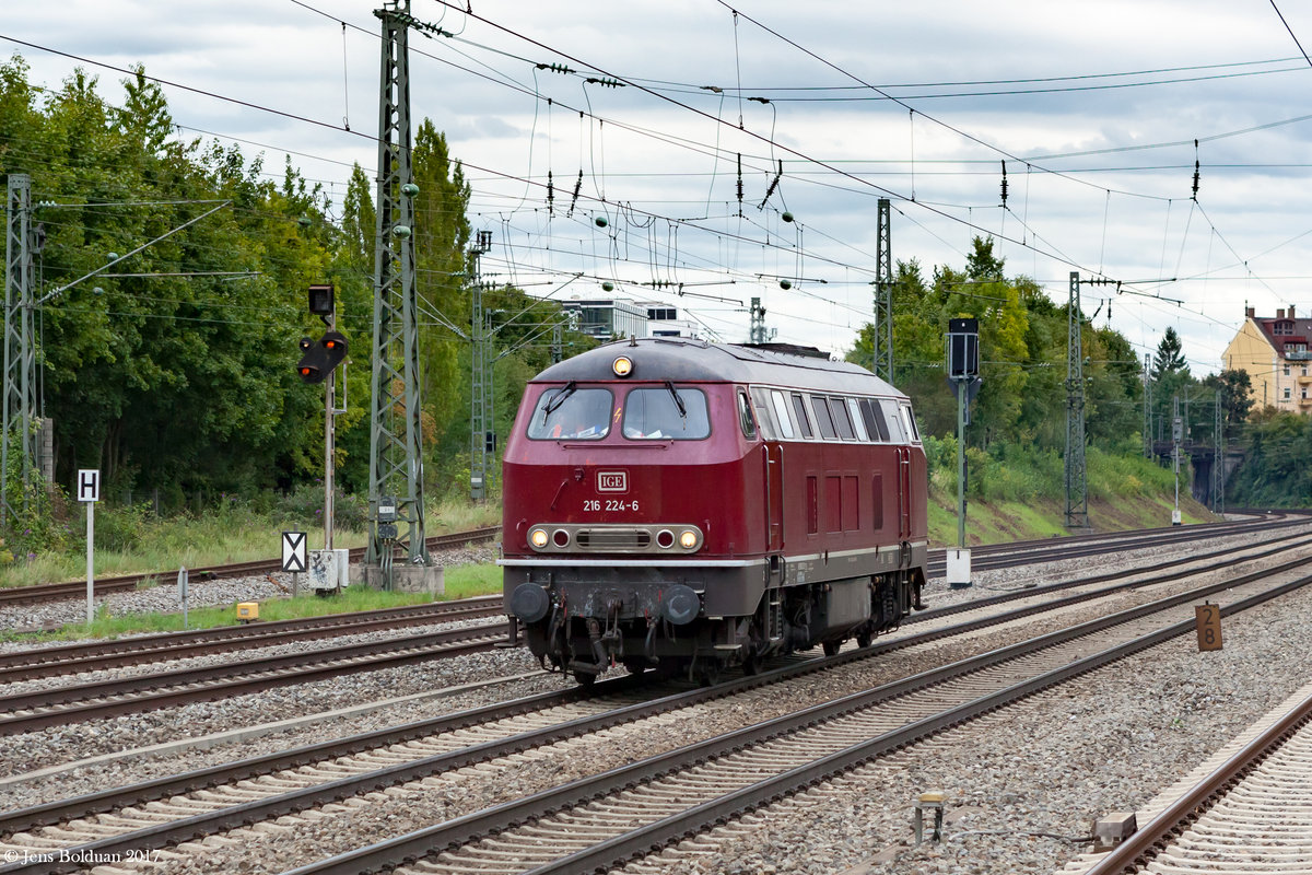 216 224 der IGE rollt am 15.09.2017 als Lz am Münchner Heimeranplatz vorbei