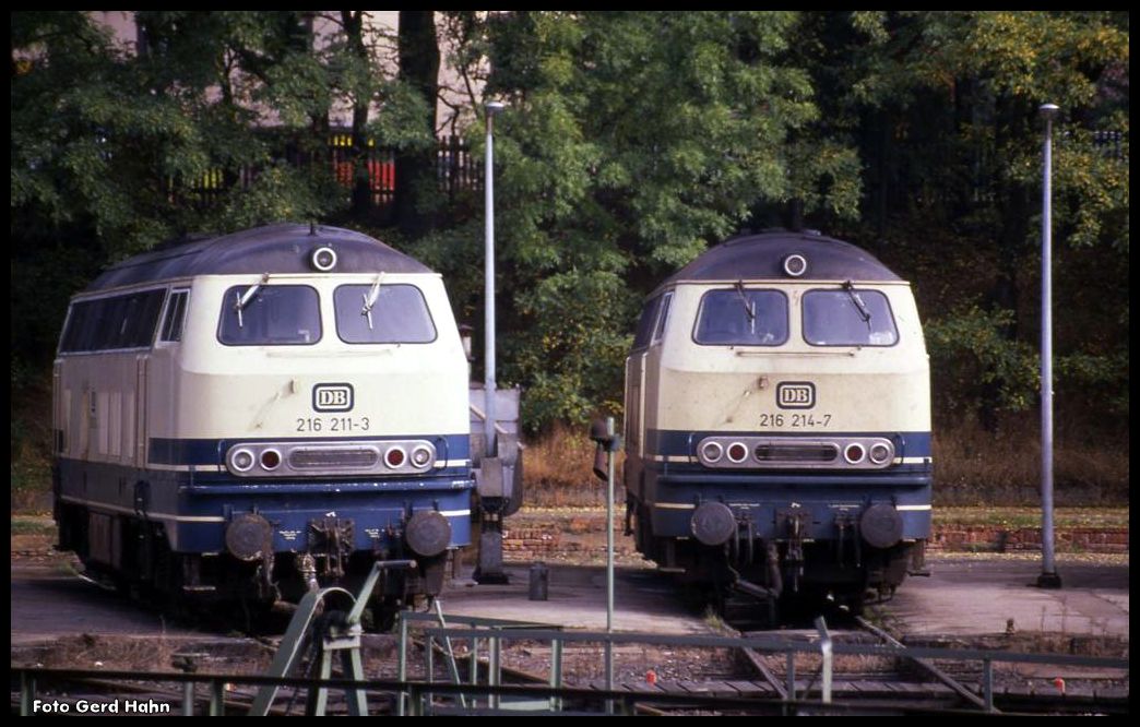 216211 und 216214 im BW Bebra am 3.10.1990.