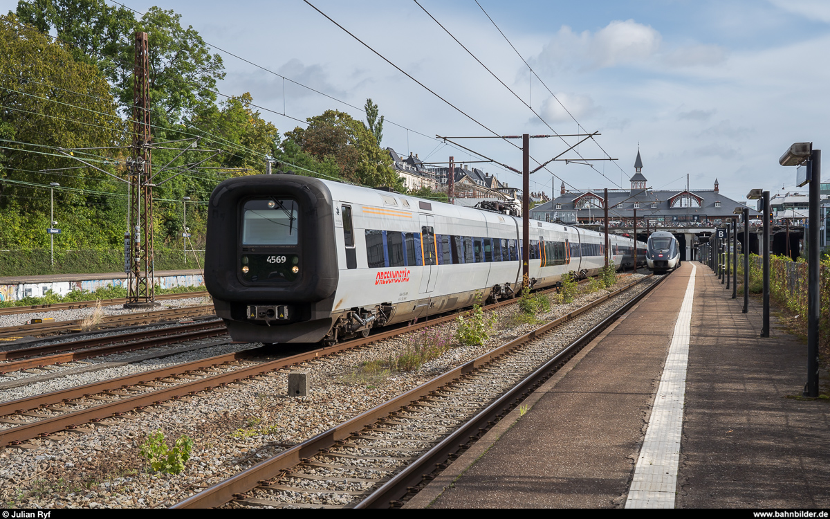 Øresundståg X31 4569 verlässt am 6. September 2019 den Bahnhof Østerport.