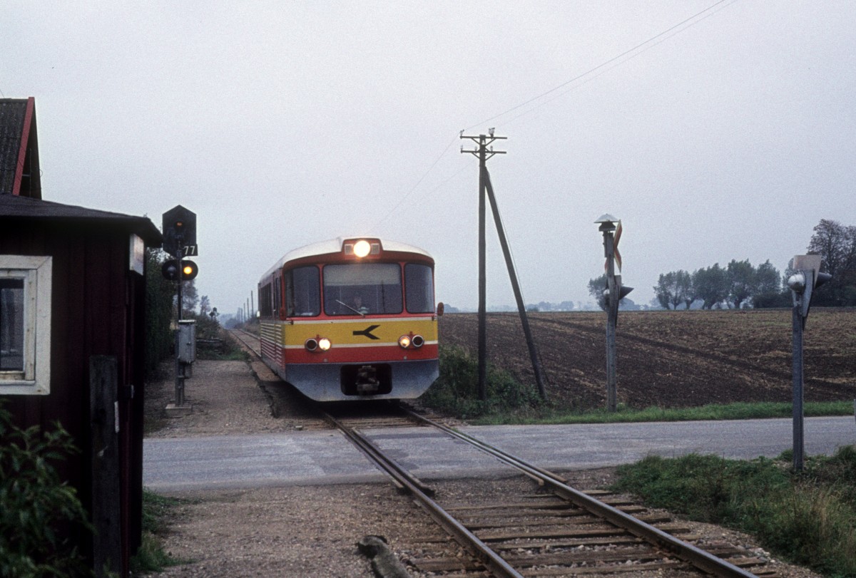 ØSJS (Østsjællandske Jernbaneselskab, Østbanen) Triebwagen (Ym) Haltepunkt Ammerup am 18. Oktober 1975.