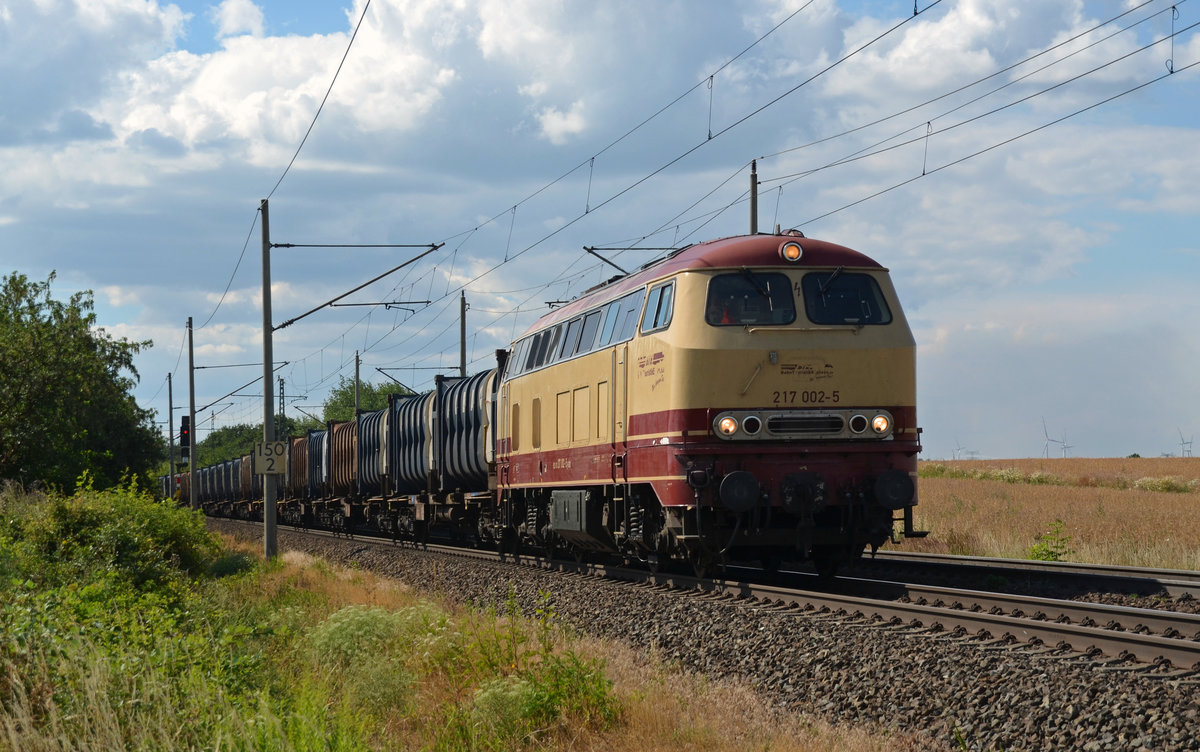 217 002 führte am 27.06.18 den Müllzug von Braunschweig nach Staßfurt. Die Lok wurde von der Bahntouristik an die Ascherslebener Verkehrsgesellschaft verkauft.
