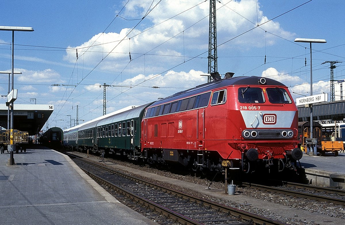 218 005  Nürnberg Hbf  xx.07.90