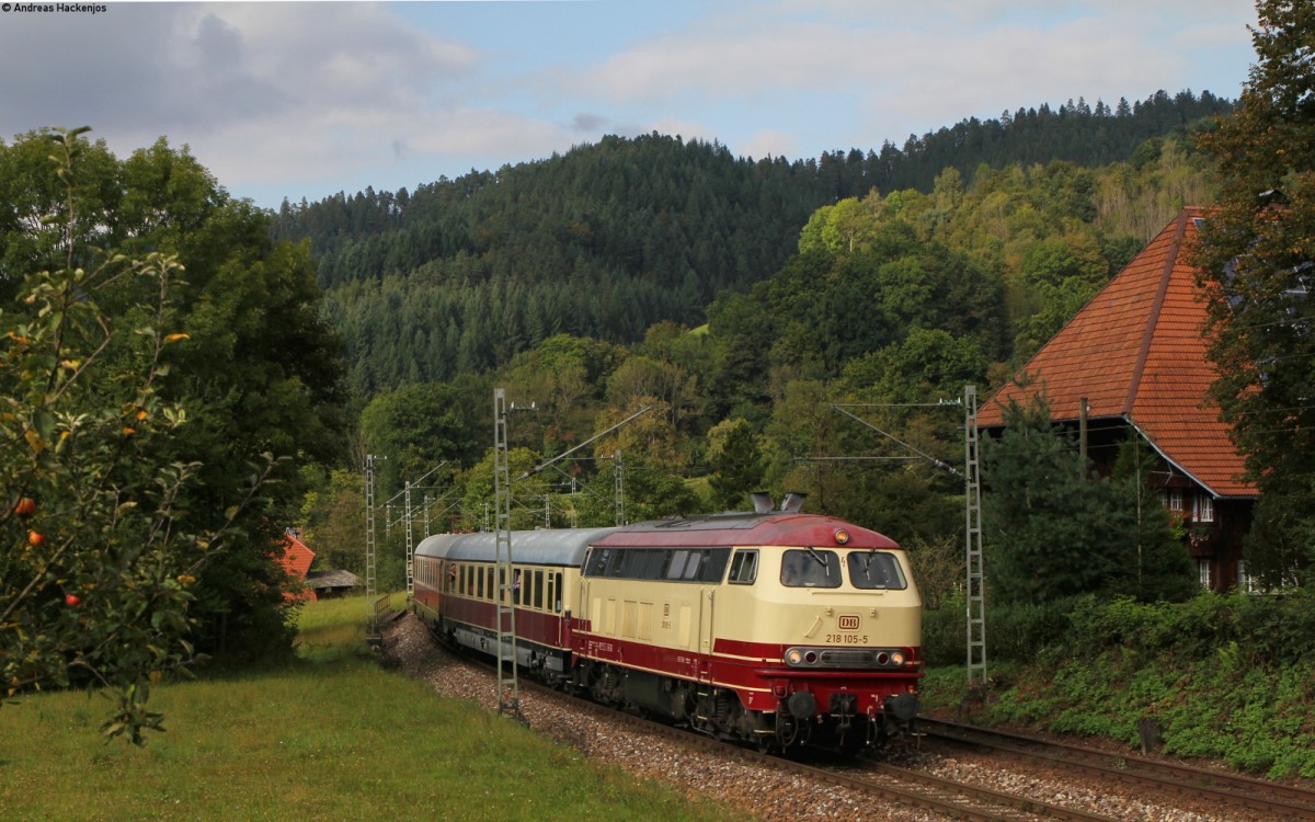 218 105-5 und 111 001-4 mit dem TEE 91342 (Hausach-Triberg) in Gutach 14.9.14