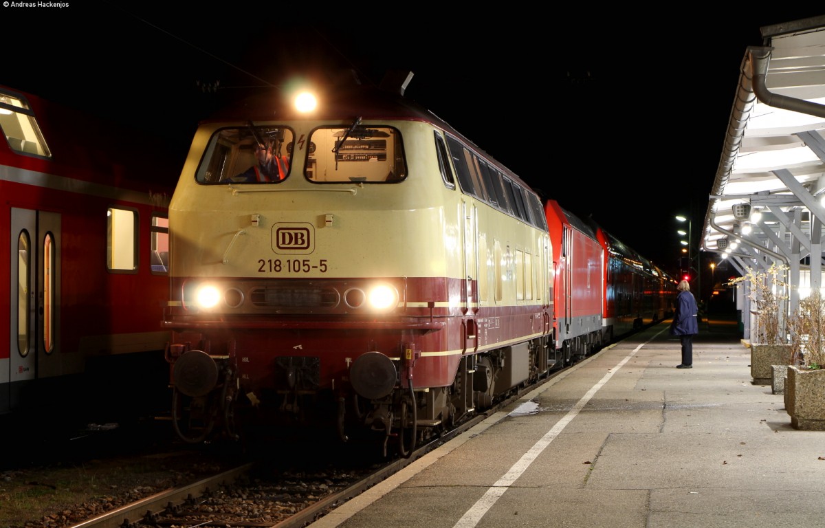 218 105-5 mit 146 237-3  Karlsruhe  und 146 230-8  Radolfzell  und zwei Schwarzwaldbahngarnituren im Schlepp als Lr 72122 (Neustadt(Schwarzw)-Villingen(Schwarzw)) in Neustadt 20.11.14