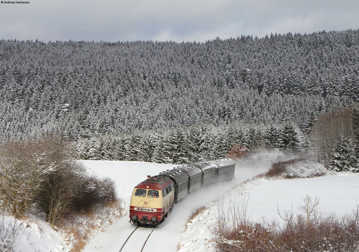 218 105-5 mit dem DLr 20861 (Rottweil-Seebrugg) bei Unadingen 15.1.17