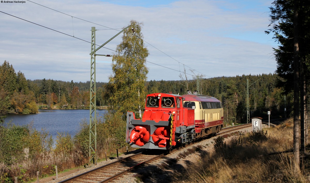 218 105-5 mit dem RbZ 26998 (Villingen(Schwarzw)-Seebrugg) bei Altglasütten-Falkau 9.10.14