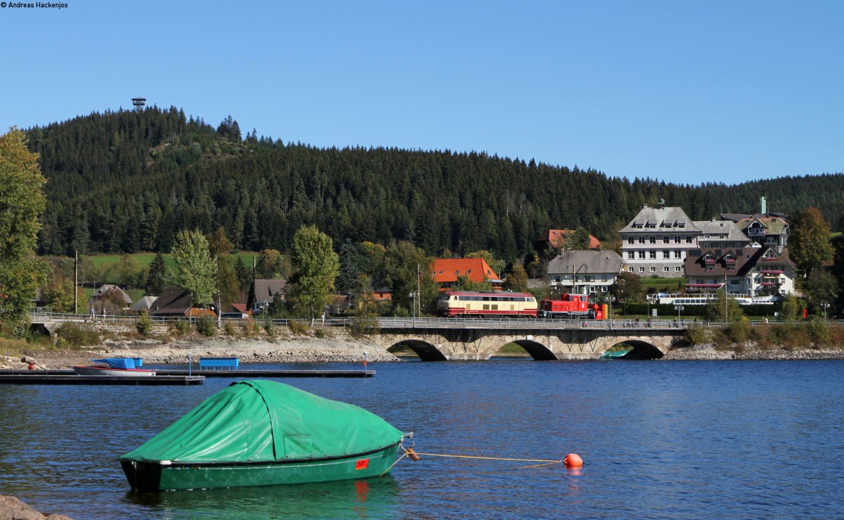 218 105-5 mit dem RbZ 26997 (Seebrugg-Villingen(Schwarzw)) bei Schluchsee 9.10.14