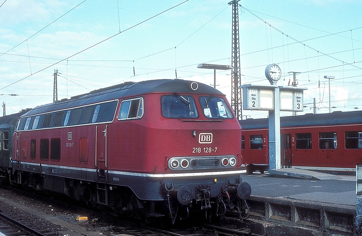 218 128  Dortmund Hbf  17.06.83 