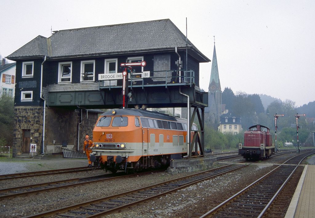 218 135 und 290 272 am 01.04.1995 in Brügge (W)