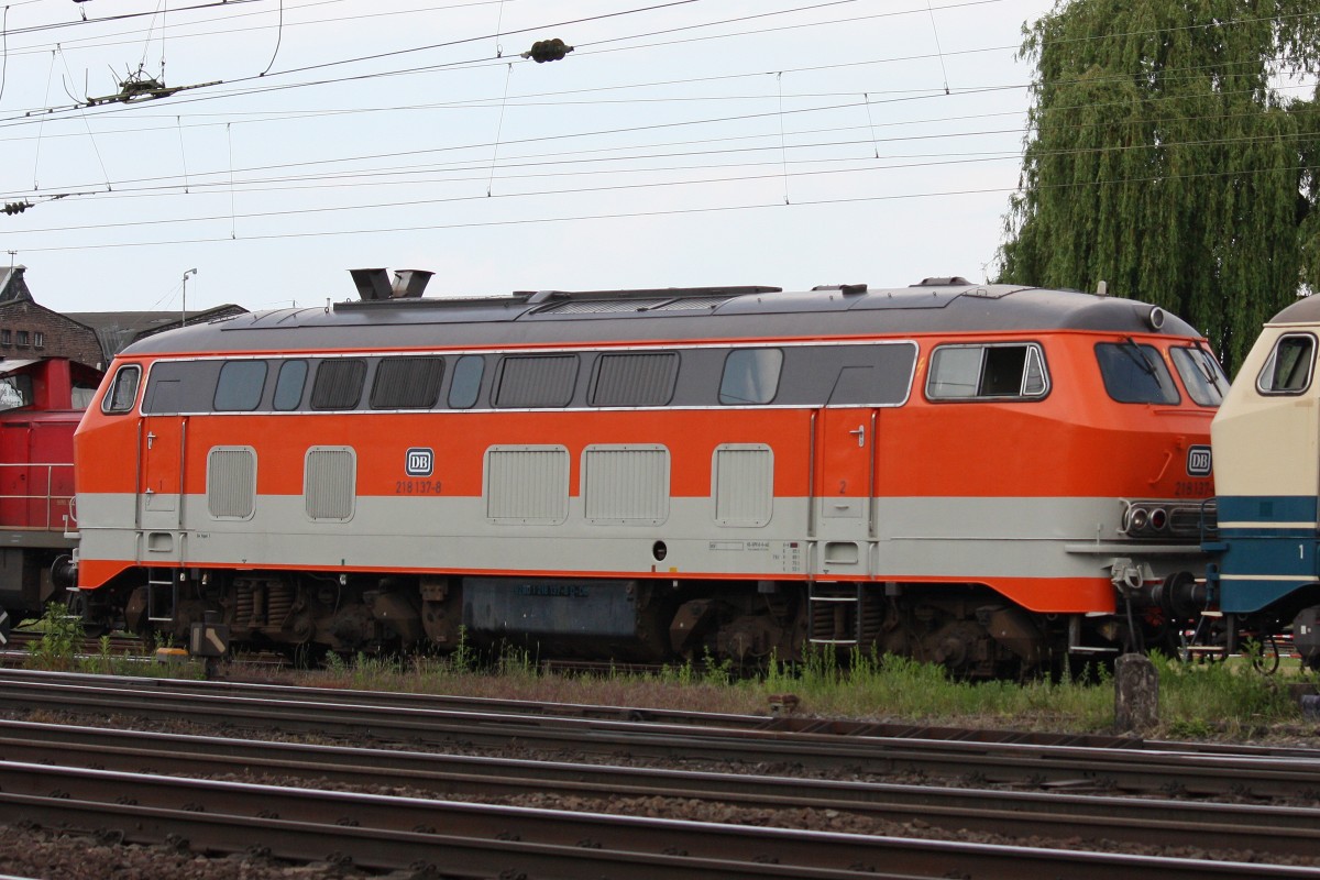 218 137 am 8.6.13 bei der Lokparade in Koblenz-Lützel.