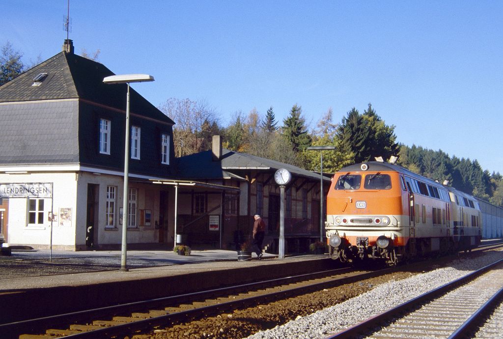 218 148 und 147 in Lendringsen (Anlass RWK-Sondertransport) im Oktober 1989.