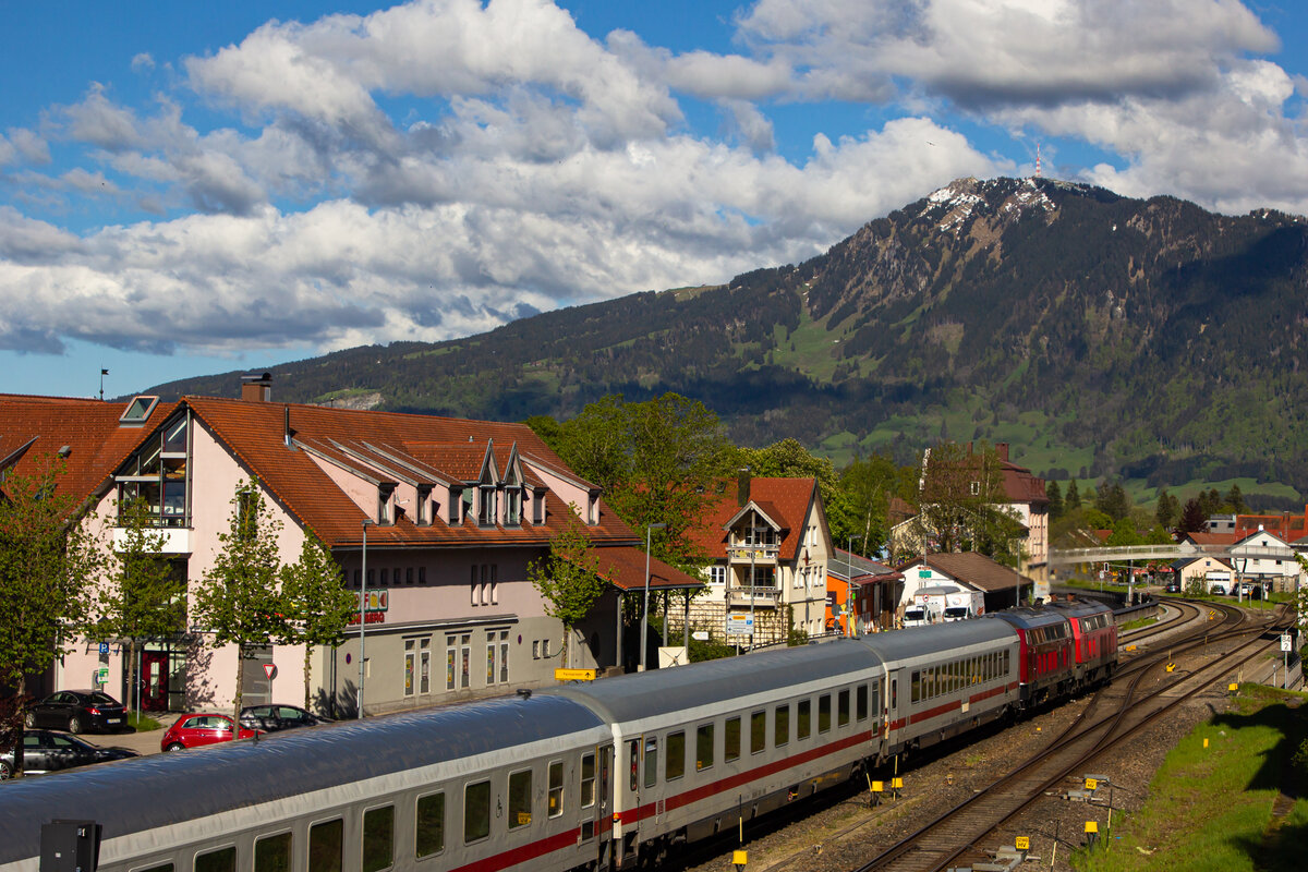 218 155-0 und 456-2 am IC 2013 beim verlassen von Immenstadt gen Oberstdorf. 23.5.21