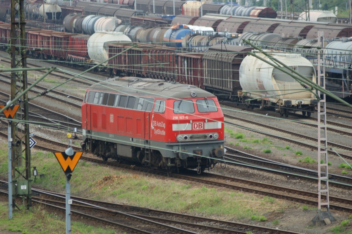 218 157-6 steht am 20.08.13 im Gterbahnhof von Leipzig/Engelsdorf.