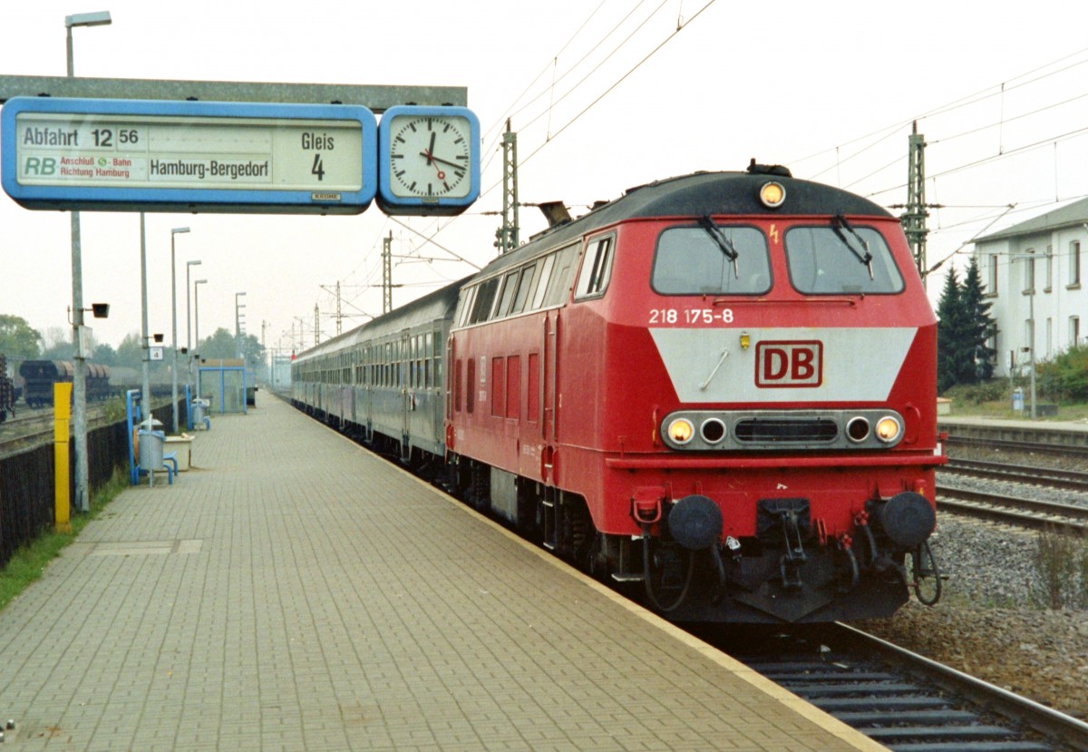 218 175 mit RB 15904 (Bchen–Hamburg-Bergedorf) am 12.10.1996 in Bchen