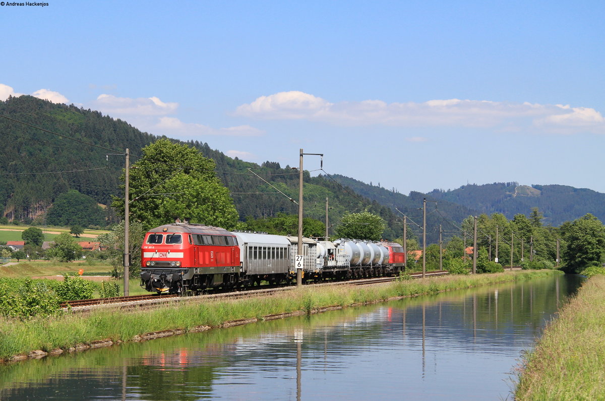 218 191-5 und 218 484-4 mit dem Bauz 91749 (St.Georgen(Schwarzw)-Offenburg) bei Haslach 18.5.20