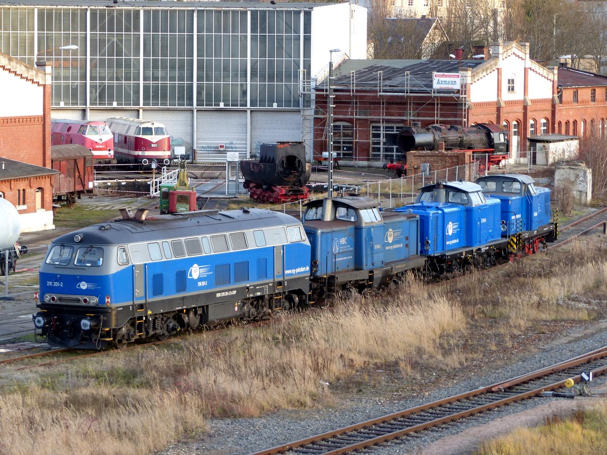 218 201-2 mit 212 054-1, 211 012-0 und der V60.04 ( 345 364-4 ) von der Eisenbahngesellschaft Potsdam EGP am 16.12.2019 vor dem BW Gera 