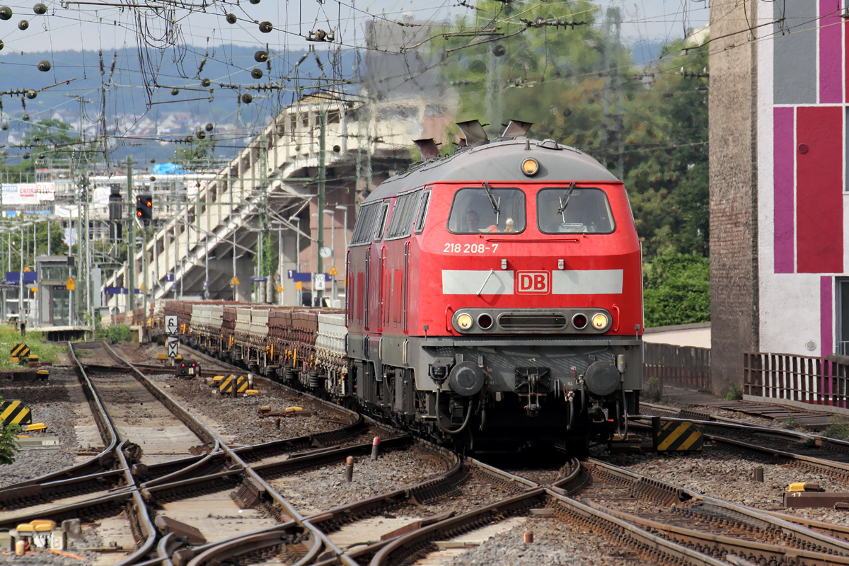218 208-7 mit 215 086-0 durchfahren Koblenz Hbf. 27.7.2016