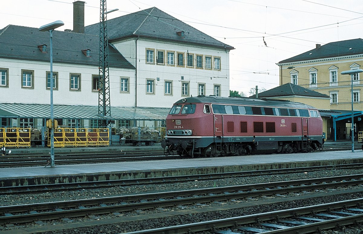 218 219  Regensburg Hbf  29.05.80