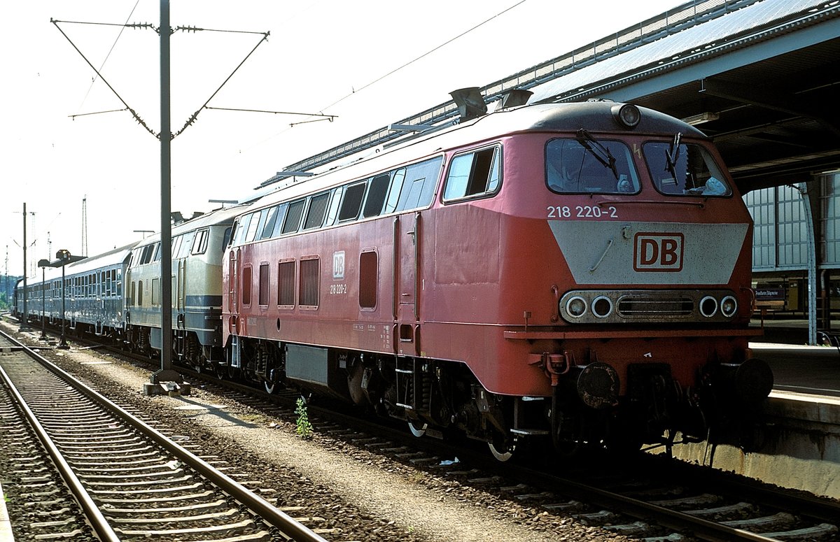  218 220 + 218 200  Karlsruhe Hbf  17.06.96