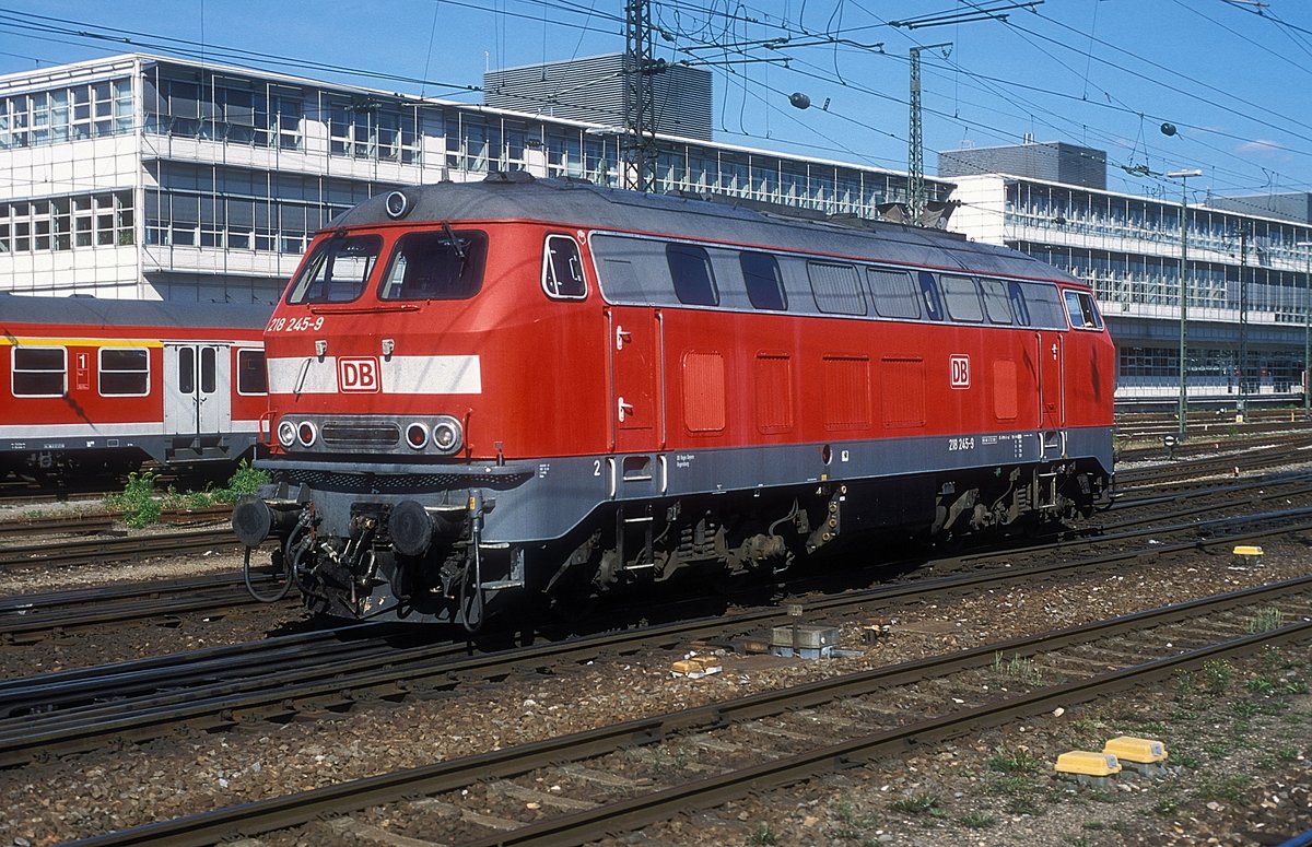  218 245  Regensburg Hbf  03.09.03