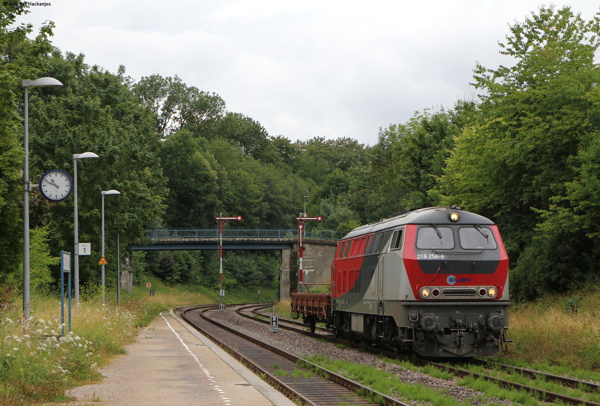 218 256-6 als Rangierfahrt in Döggingen 5.7.18