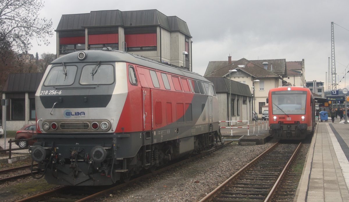 218 256, der Elba  im  Bahnhof  Tübingen.
War beim,  Dreikönigsdampf  der  Efz  im  Einsatz. 