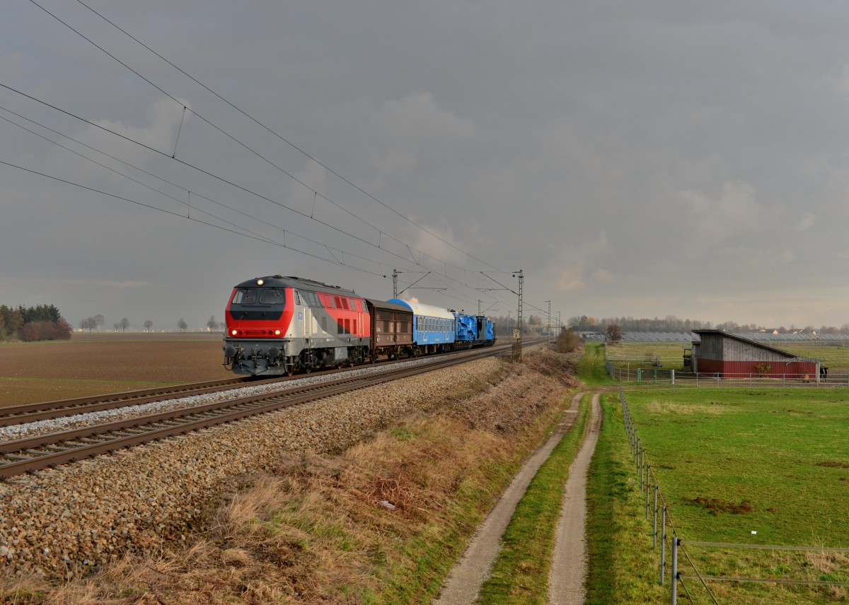 218 256 mit einem Trafowagen am 27.11.2015 bei Stephansposching. 