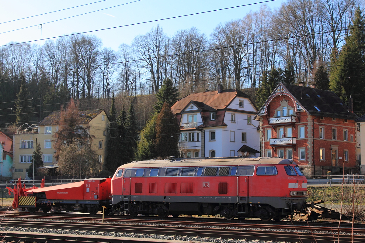 218 272-3 DB mit dem Beilhack Schneepflug 40 80 947 5 204-0 in Kronach am 29.01.2016