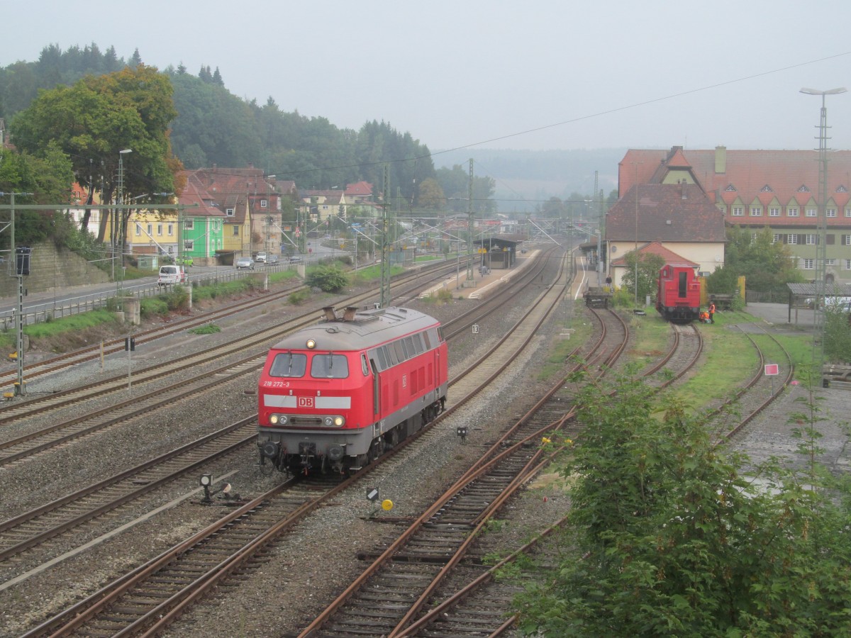 218 272-3 rangiert am 25. September 2013 in Kronach.