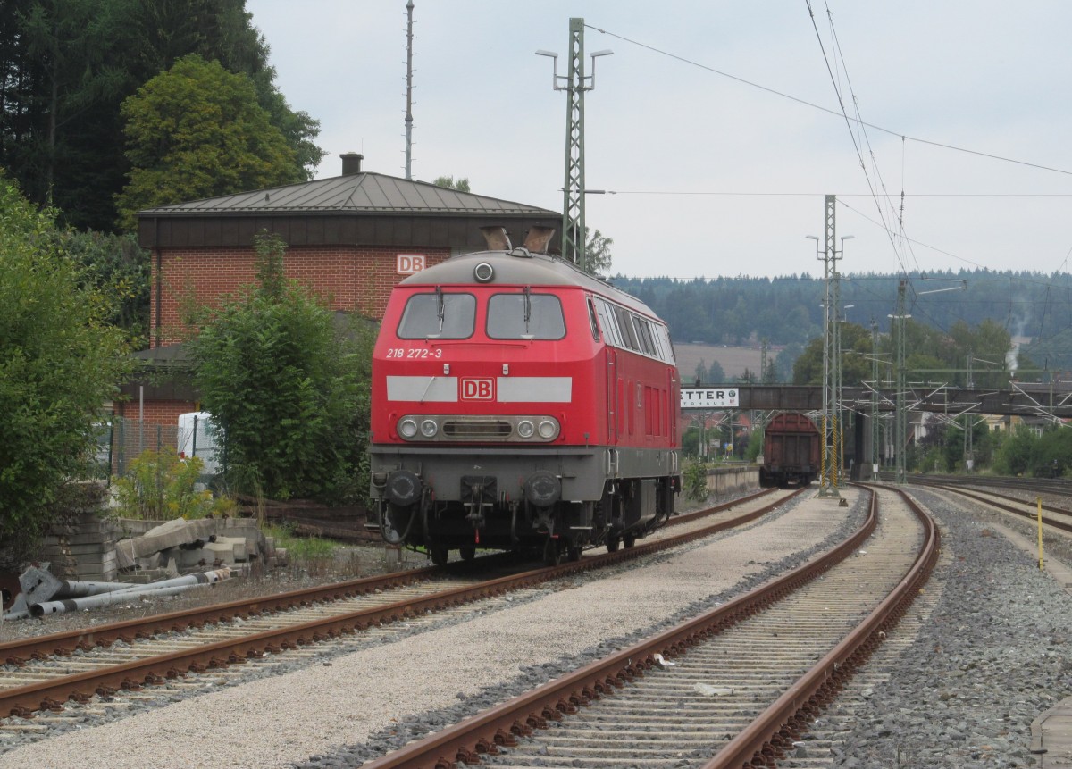 218 272-3 steht am 22. September 2013 auf Gleis 6 in Kronach abgestellt.