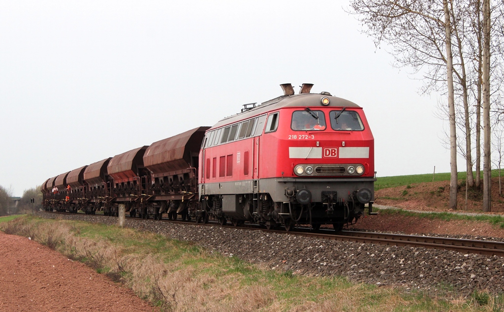 218 272 beim Schottern zwischen Amberg und Schnaittenbach am 22.3.14