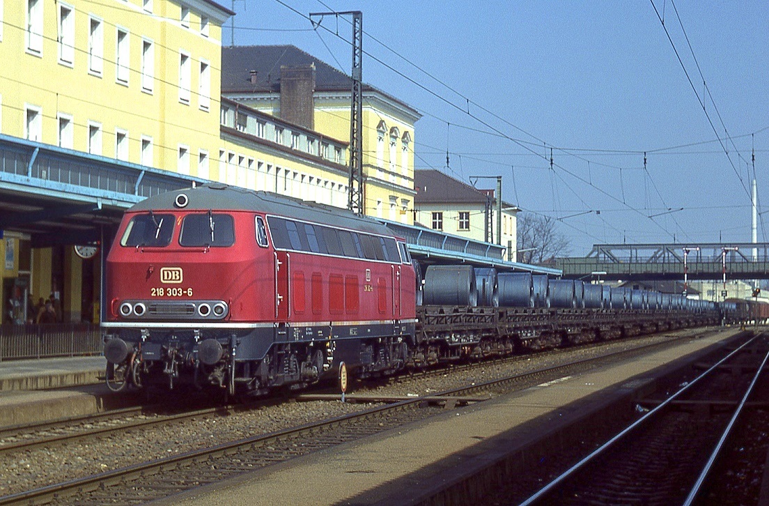 218 303, Regensburg Hauptbahnhof, 14.04.1984.