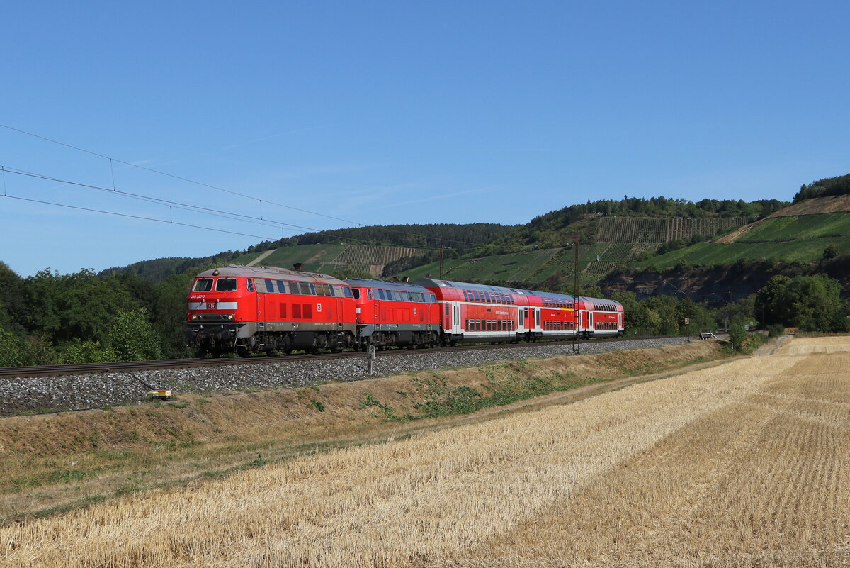 218 307 & 218 430 mit dem  BR-Radlzug  aus Gemünden kommend am 7. August 2022 bei Himmelstadt.