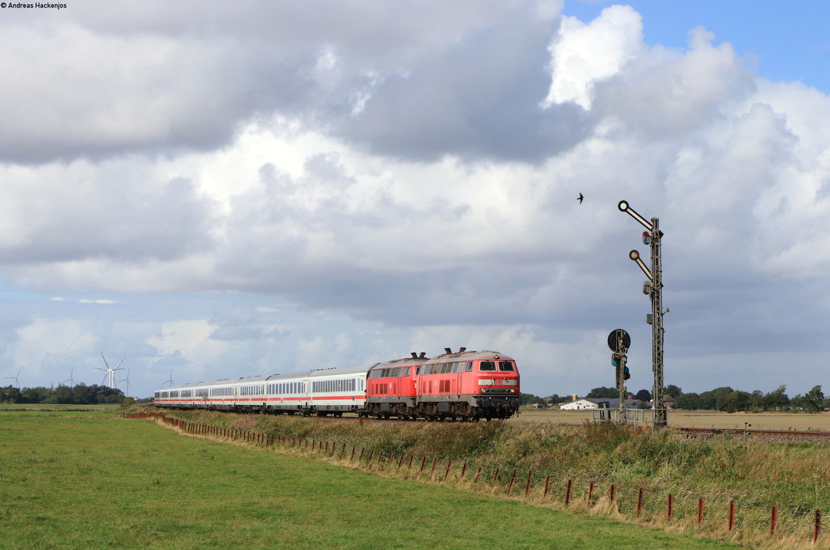 218 307-7 und 218 344-0 mit dem IC 2315 (Westerland(Sylt)-Frankfurt(Main)Hbf) bei Lehnshallig 5.9.20