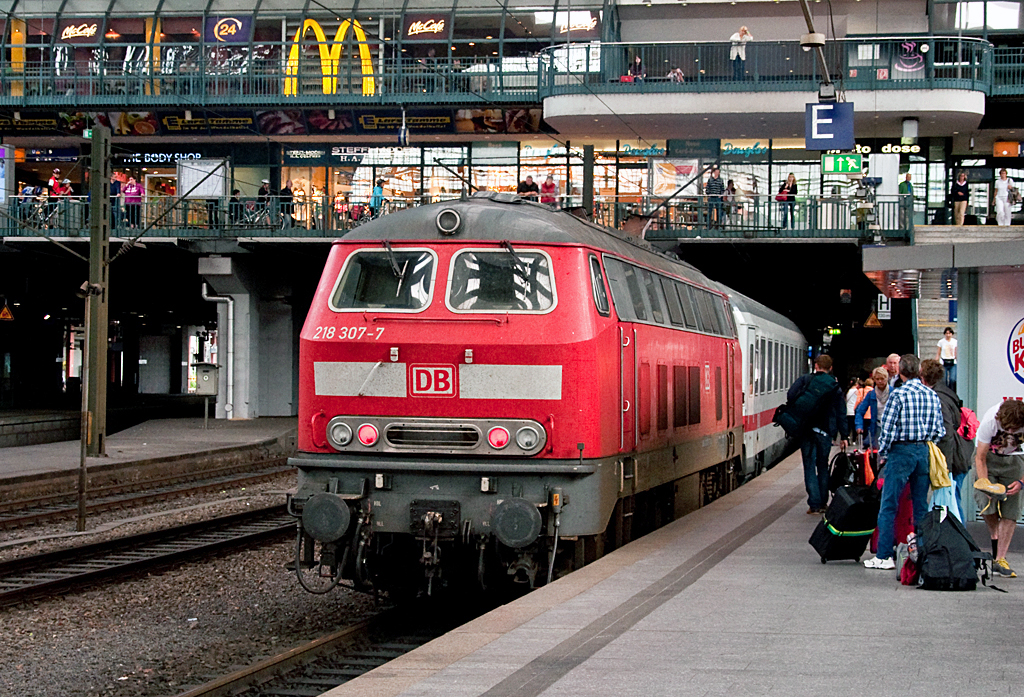 218 307-7 bei Rangierarbeit im Hamburger Hauptbahnhof - 15.07.2013