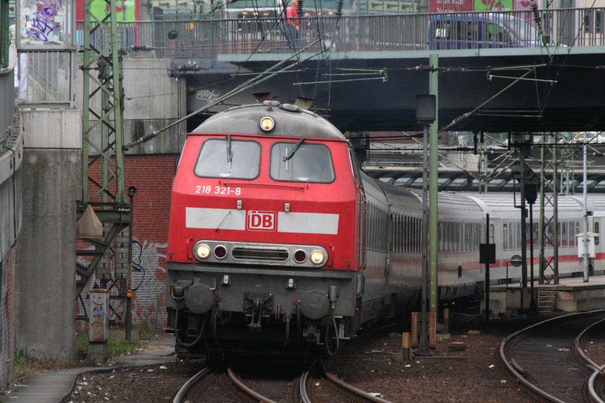 218 321-8 mit IC 2020 Hamburg-Münzstraße 25.07.2007