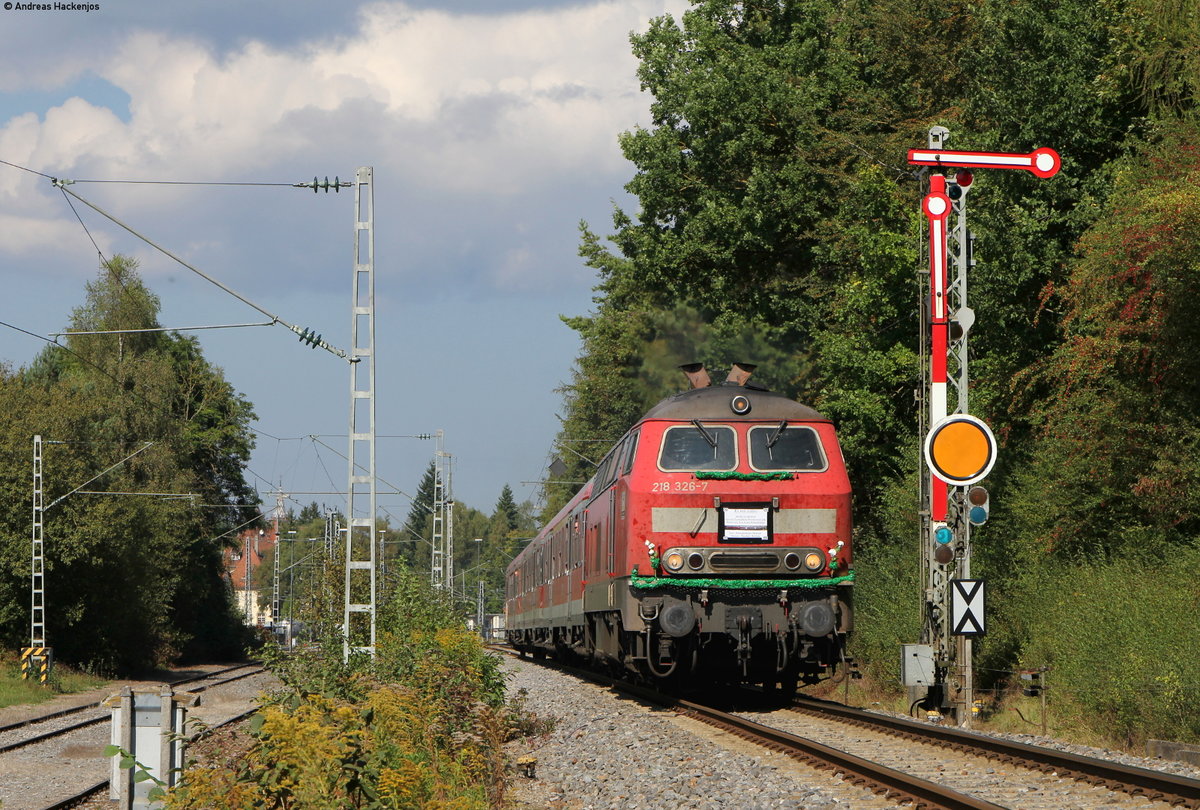 218 326-7 mit dem RE 22304 (Neustadt(Schwarzw)-Rottweil) am Esig Villingen 25.9.16. Standort ist von hinten her legal erreichbar