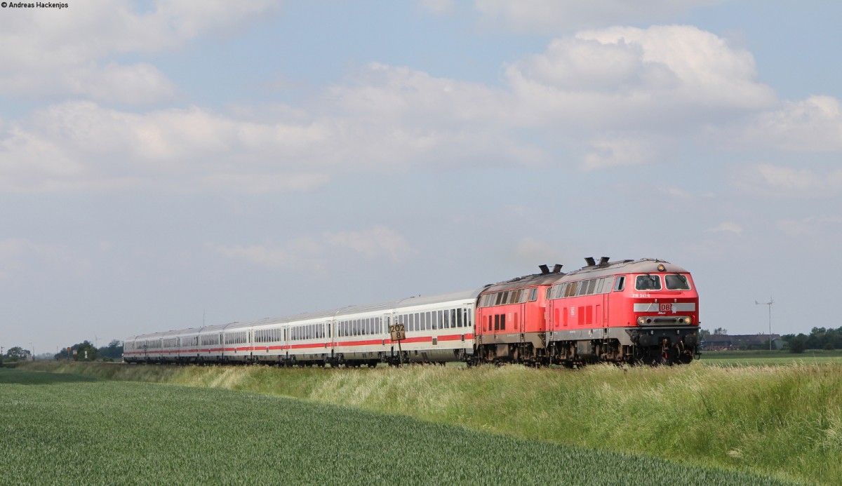 218 341-6 und 218 380-4 mit dem IC 2315 (Westerland(Sylt)-Frankfurt(Main)Hbf) bei Niebüll 29.5.14