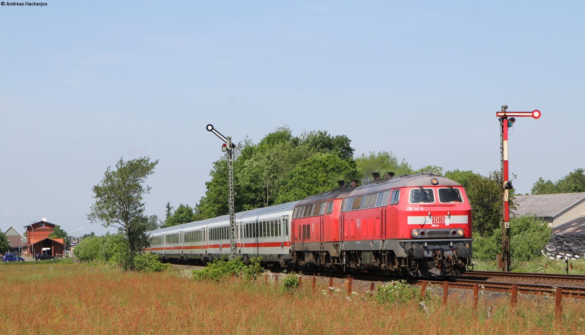 218 341-6 und 218 380-4 mit dem IC 2315 (Westerland(Sylt)-Frankfurt(Main) Hbf) bei Langenhorn 30.5.14