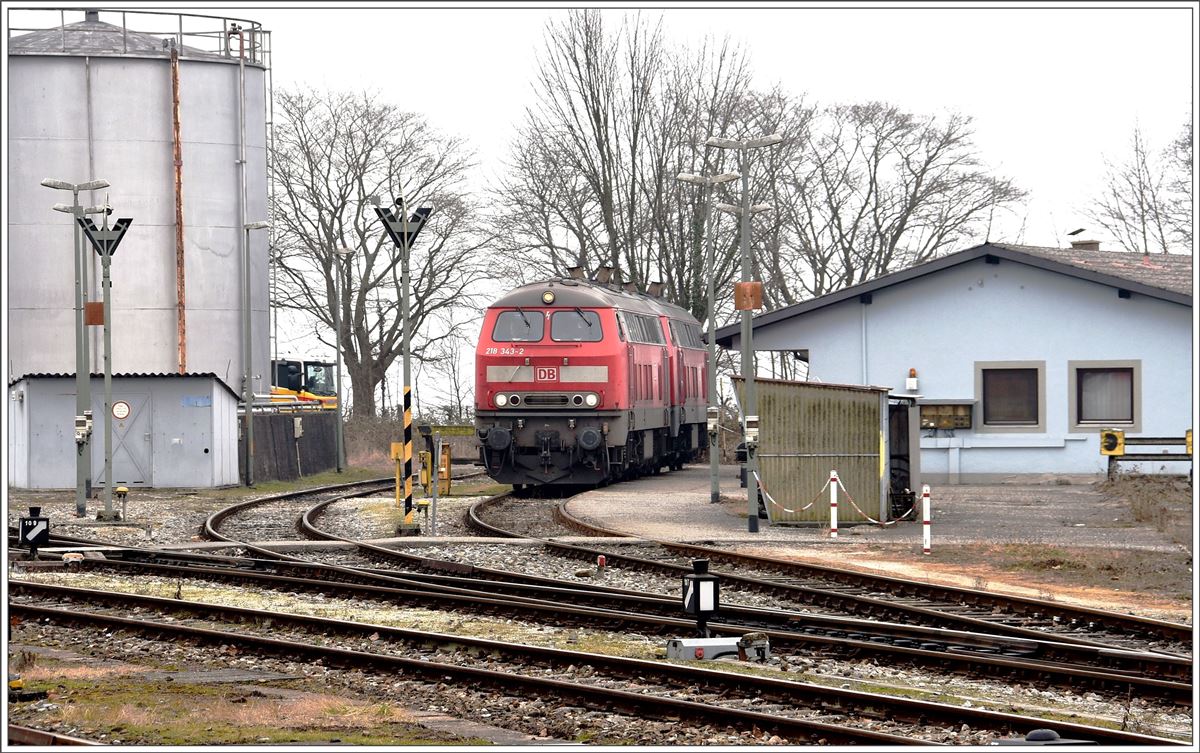 218 343-2 und 218 481-0 in Lindau Hbf. (14.02.2017)
