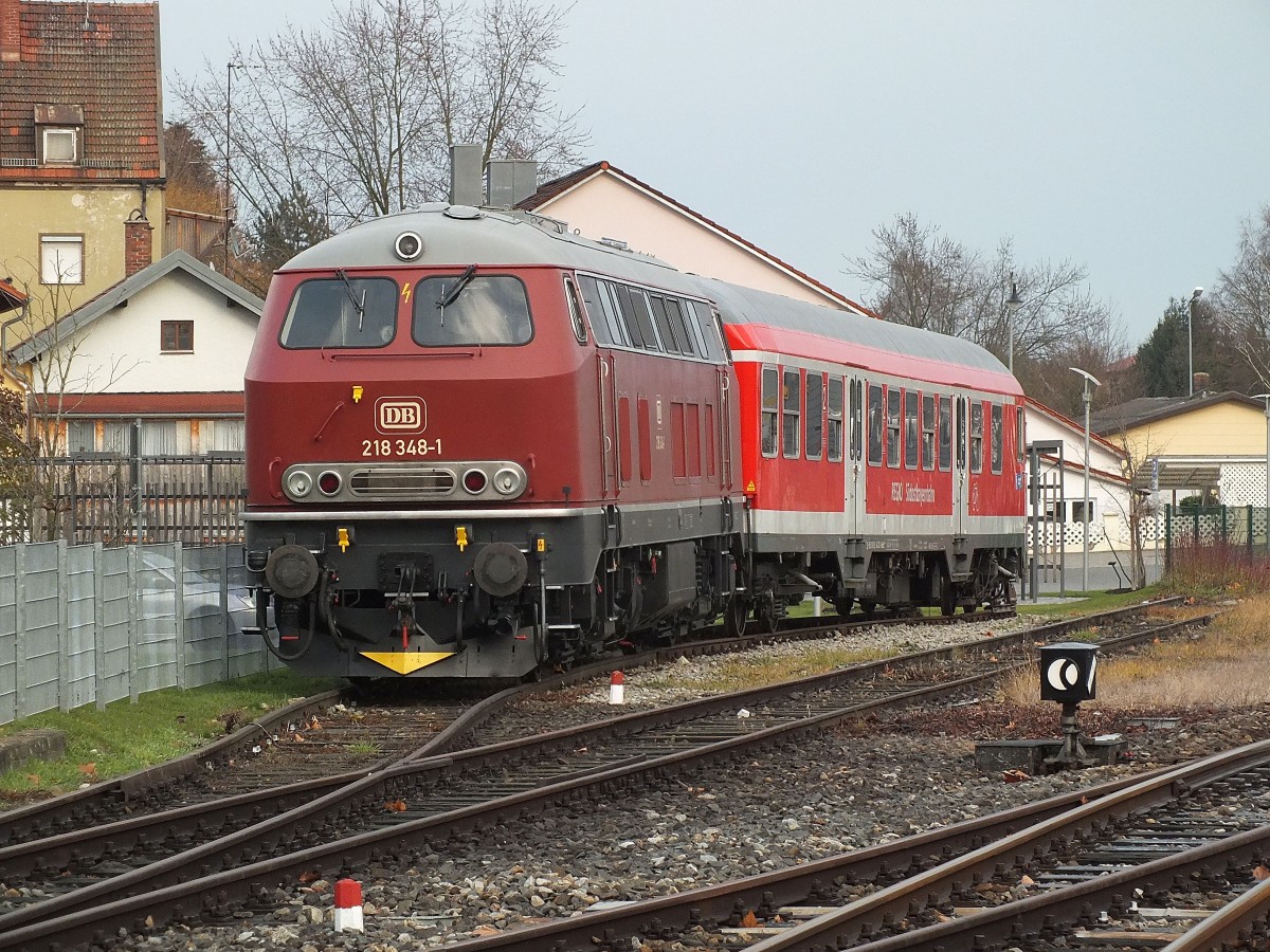 218 348 mit Steuerwagen abgestellt als Museumsgarnitur im Bahnhof Pfarrkirchen (29.12.13).